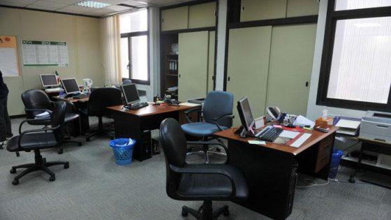 العزل يطال المئات من الموظفين الأشباح وترسانة قانونية تحاول التصدي للمعضلة