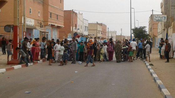 ساكنة الطانطان تنظم وقفة احتجاجية تنديداً بانقطاع الماء