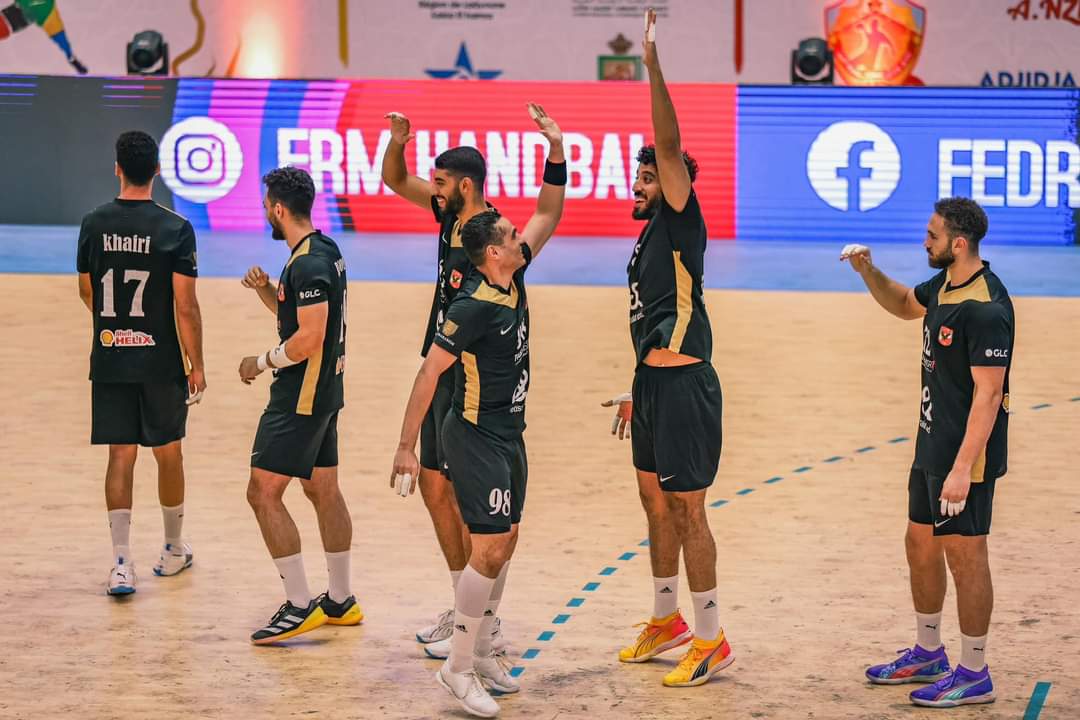 من قلب الصحراء المغربية .. الأهلي المصري يتوج بلقب إفريقيا بفوز ساحق على فلاورز البينيني