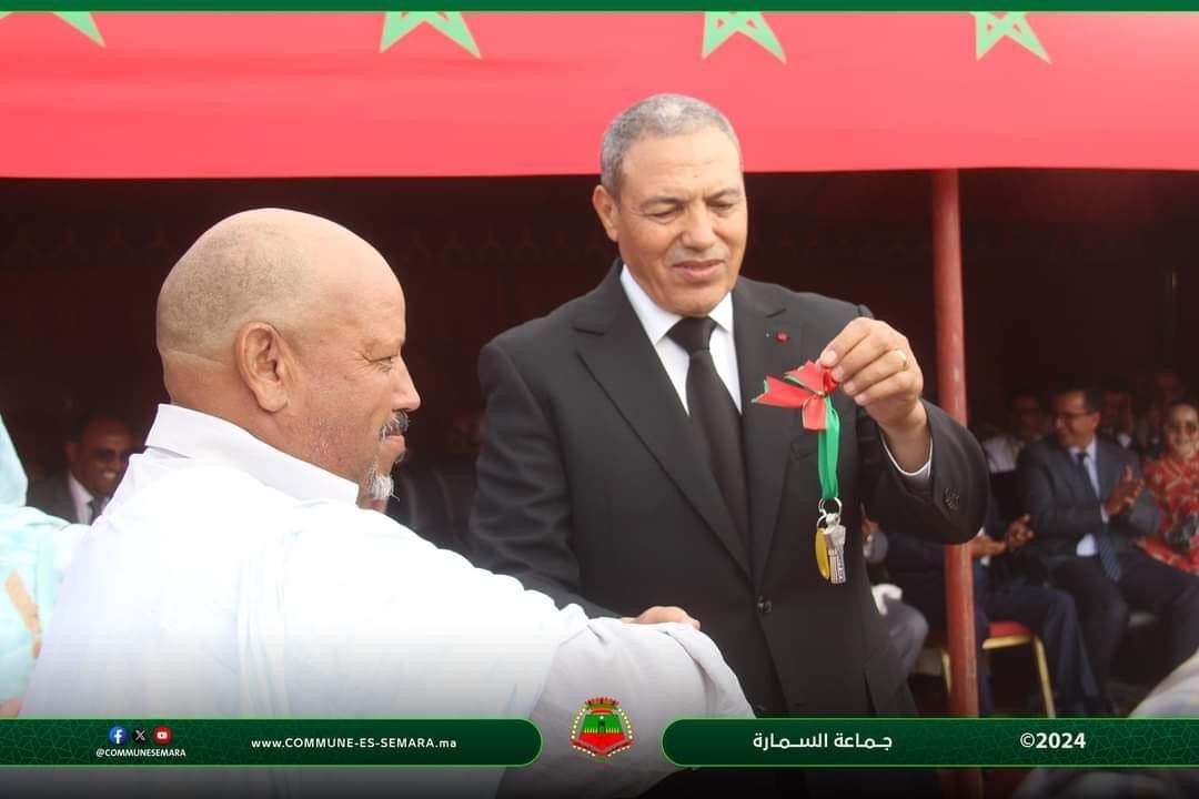 انطلاق عملية تسليم الوحدات السكنية لساكنة مخيمات الوحدة بالسمارة