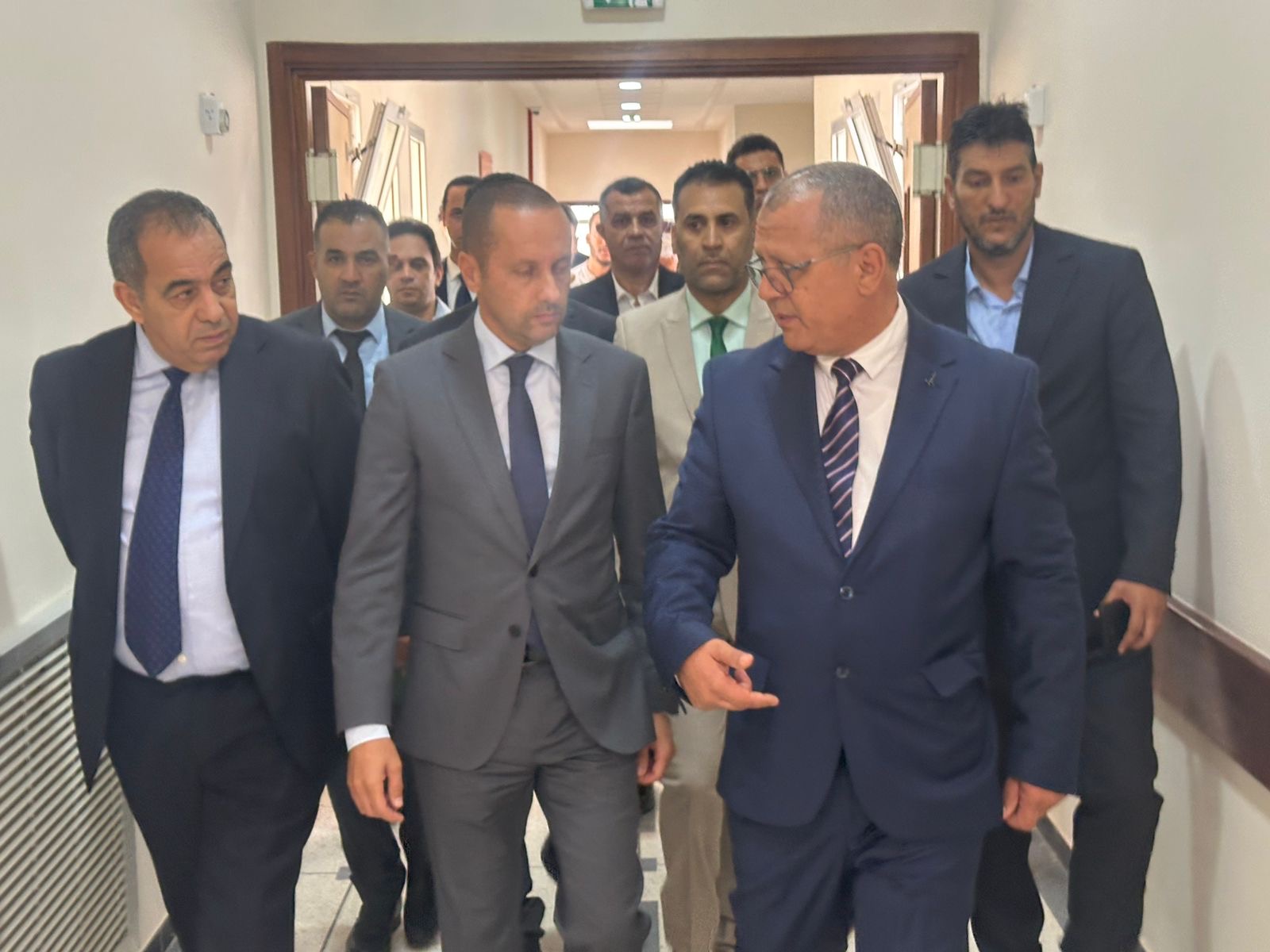 وزير الصحة بالعيون … حضور رسمي وسط غياب ملحوظ للمنتخبين .. من يُقزِّم المؤسسات ؟