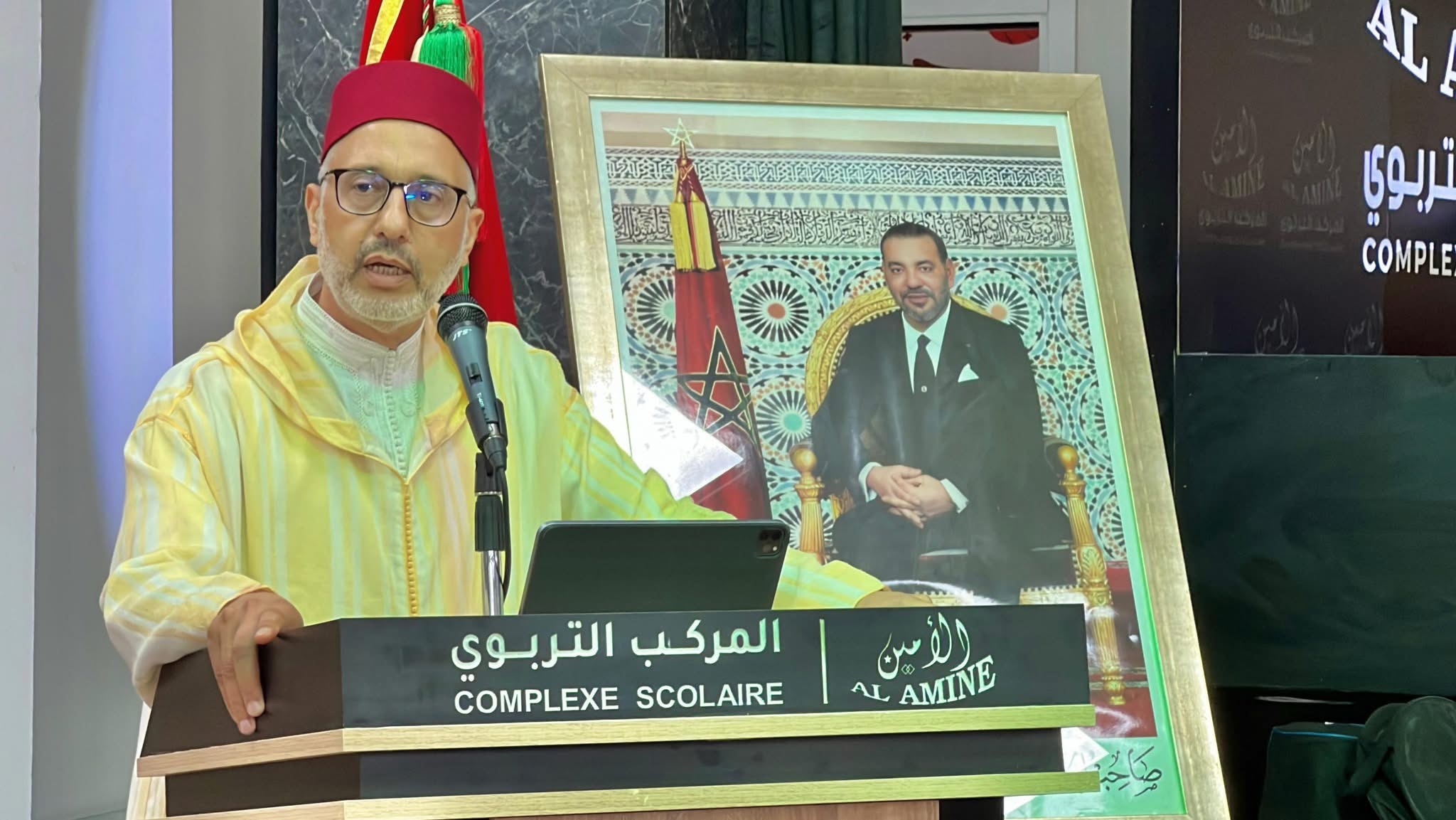 المركب التربوي الأمين بالعيون يحتفي بأطره التعليمية في اليوم العالمي للمدرس تحت شعار : “بعطائكم تنمو العقول.. وبجهودكم يزهر المستقبل