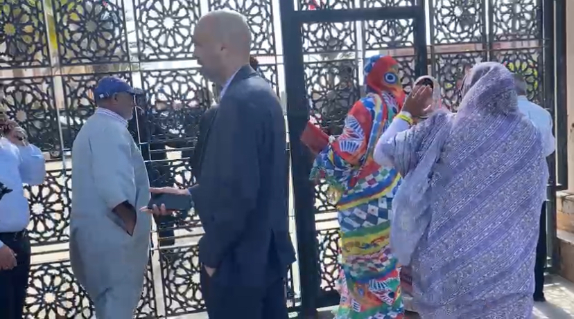 منع الصحافة من حضور دورة مجلس جهة الداخلة يثير جدلاً واسعاً .. من يُريد تأزيم المشهد في لحظة سياسية دقيقة ؟