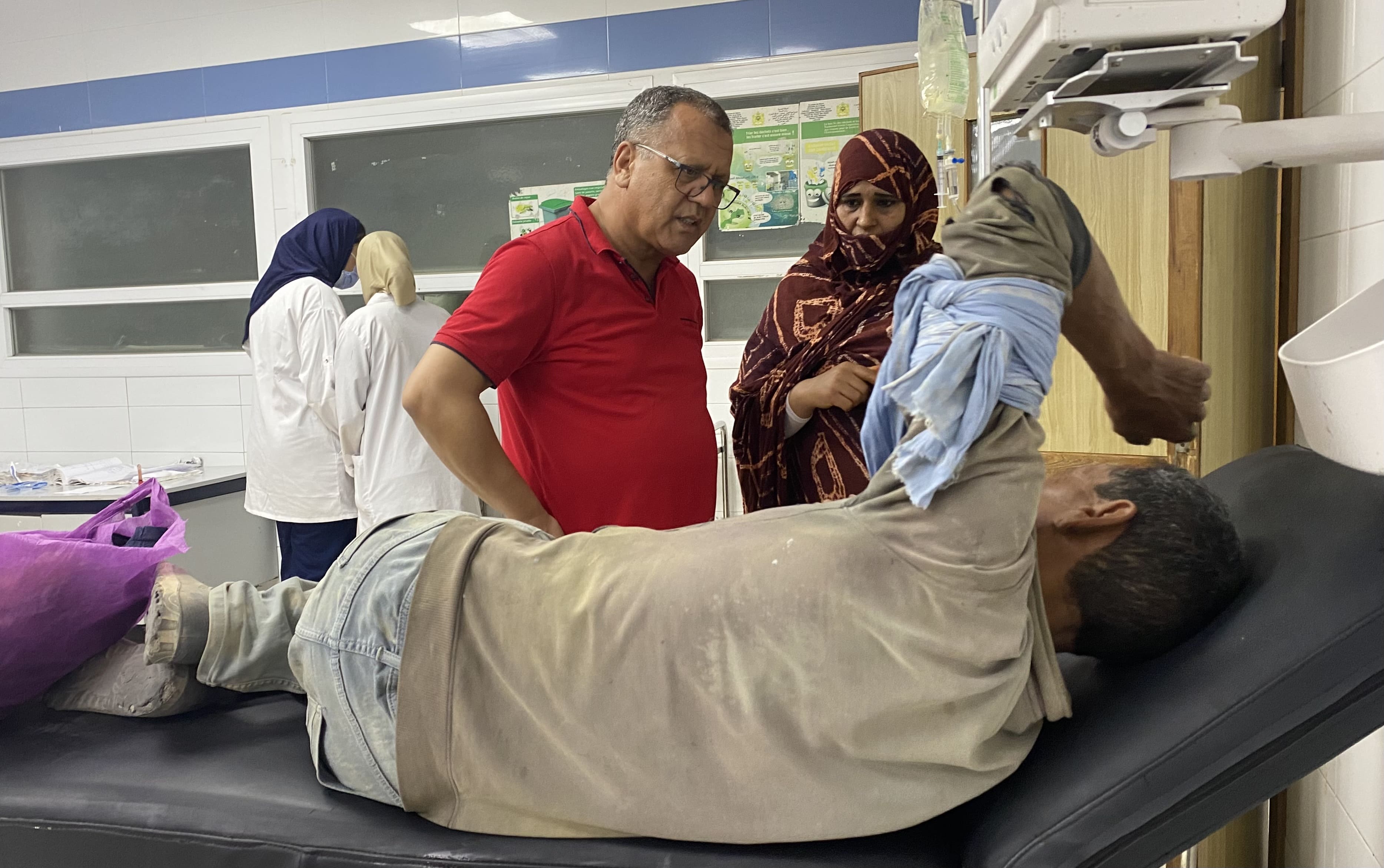 في زيارة ليلية غير متوقعة .. المدير الجهوي الدكتور علي الهواري يتفقد مستشفى العيون ويشدد على تحسين خدمات المستعجلات