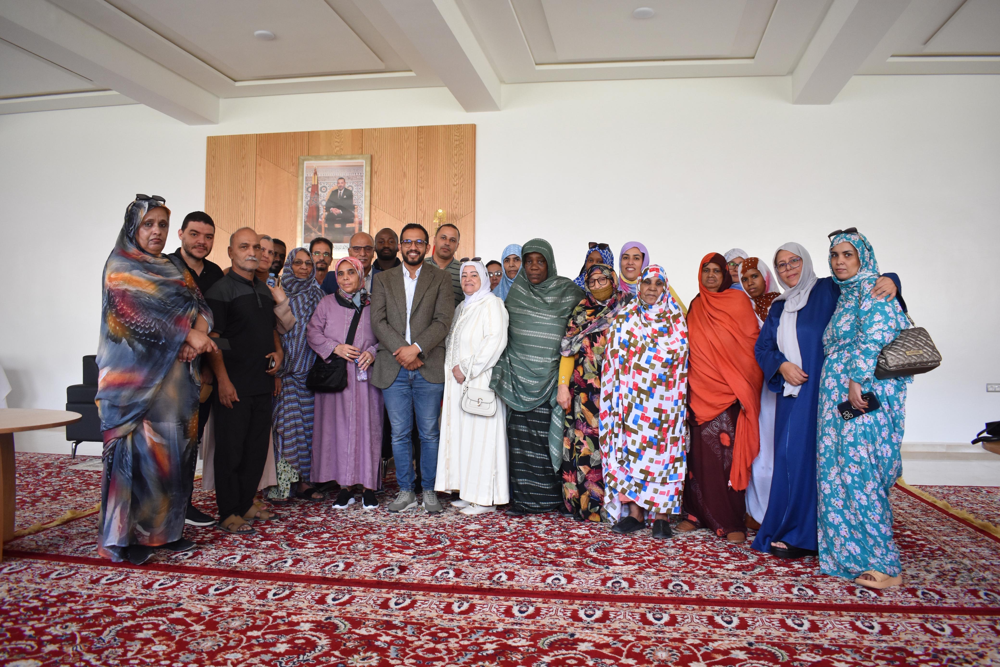 عرس الامتنان بالداخلة .. الراغب حرمة الله يكرم متقاعدات مجلس الجماعة بعُمرة شكر واعترف