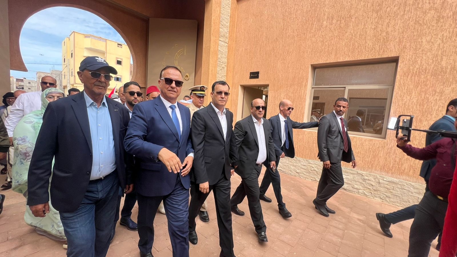 تخليداً للذكرى الخمسينية للمسيرة الخضراء .. عامل إقليم بوجدور يتفقد عدد من الأوراش التنموية