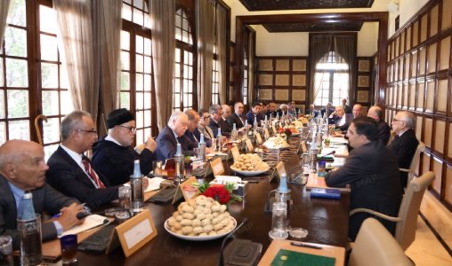  مستشارو سيدنا الله ينصرو دارو إجتماع مع زعماء الأحزاب باش يحطو تصور معقول لمبادرة الحكم الذاتي بالصحراء المغربية