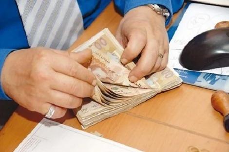 صناعة النخبة الفاسدة فالصحراء .. من تكنوقراط بسيط إلى أخطبوط سياسي … الصندوق المالي للسياسيين بالصحراء !!