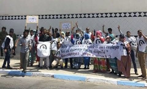 الداخلة .. غضب الشباب واحتجاجات ضد معمل تصبير السمك بسبب إقصاء أبناء المنطقة من التشغيل