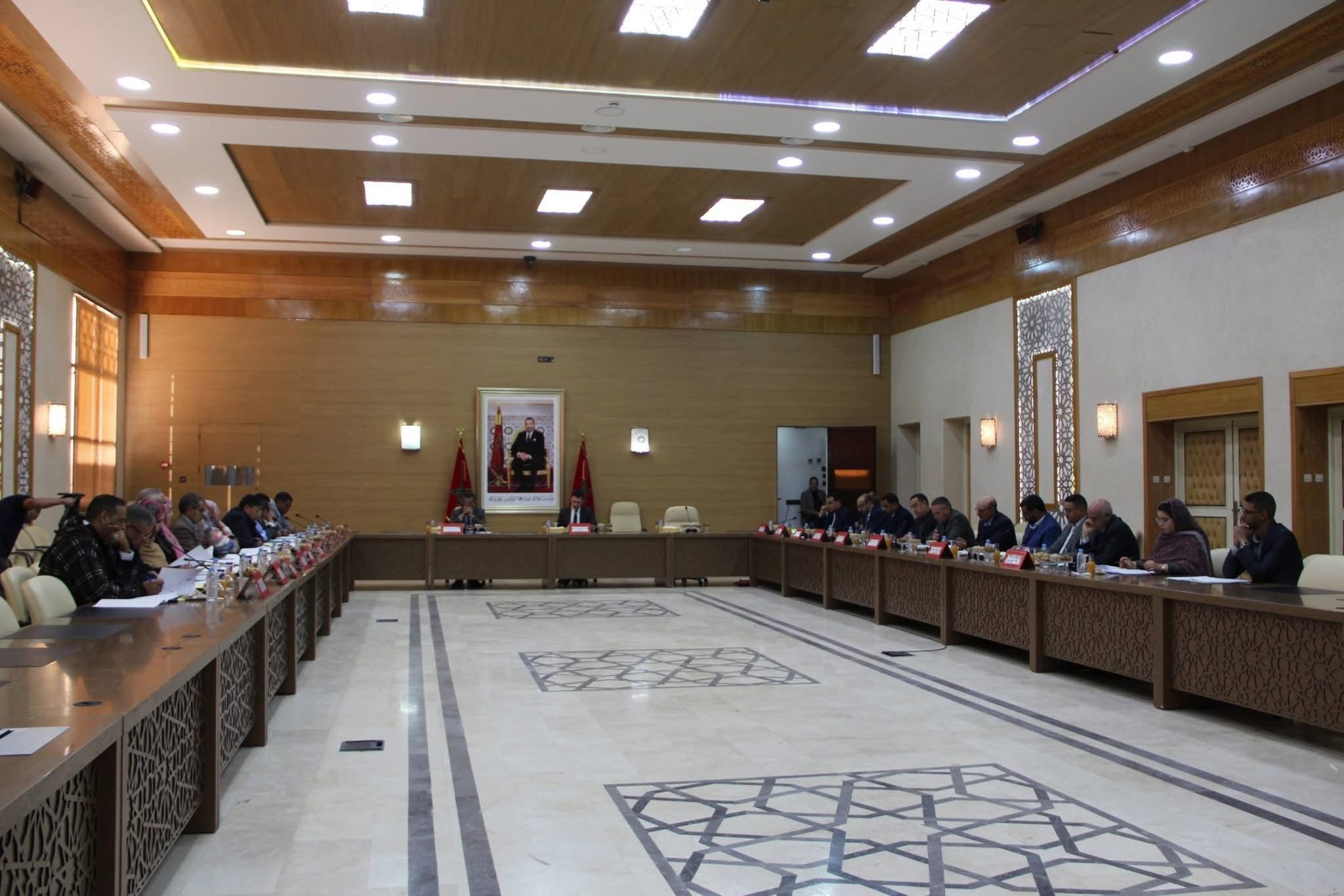 مجلس إقليم العيون .. كالعادة دورة عادية بطقوس غير عادية