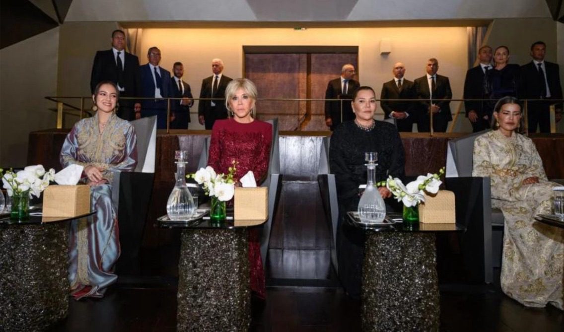 الأميرات للا خديجة وللا مريم وللا حسناء يحضرن العرض الافتتاحي للمسرح الملكي