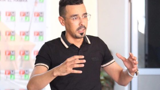 بين الاحتفاء الرسمي والتعتيم الإعلامي .. انتقائية تواصلية تُثير الجدل بالسجن المحلي العيون