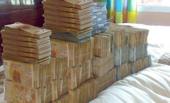 فلوس اللبن يديهم زعطوط .. شقق فاكادير وفيلات فالرباط .. من يوقف استنزاف ثروات الصحراء وتهجيرها نحو مدن الشمال ؟؟