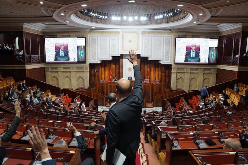هزلت .. صبيان السياسية ” البرلمانيون” يتفاخرون بالحضور تحت قبة البرلمان في ظل ما تعيشه الصحراء من ازامات