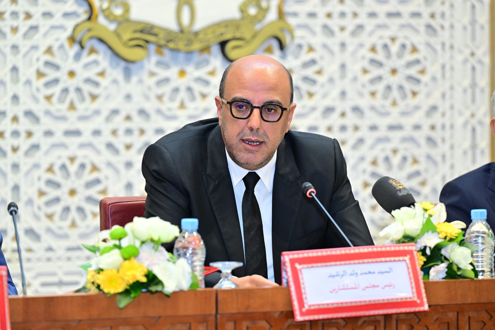 تصعيد نقابي غير مسبوق داخل مجلس المستشارين .. الكونفدرالية تصعد ضد ولد الرشيد وتطالب بفتح ملفات التدبير المالي للمجلس