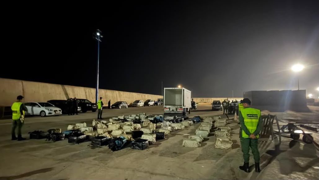 في واحدة من أكبر العمليات الأمنية .. الدرك الجهوي بالعيون يحبط عملية تهريب أكثر من 3 أطنان من الكوكايين بسواحل طرفاية