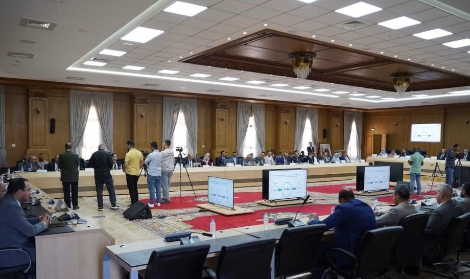 مقاربة التضييق على النقاش العمومي .. هل انتقلت “عدوى” حجب المعلومة من العيون إلى الداخلة ؟