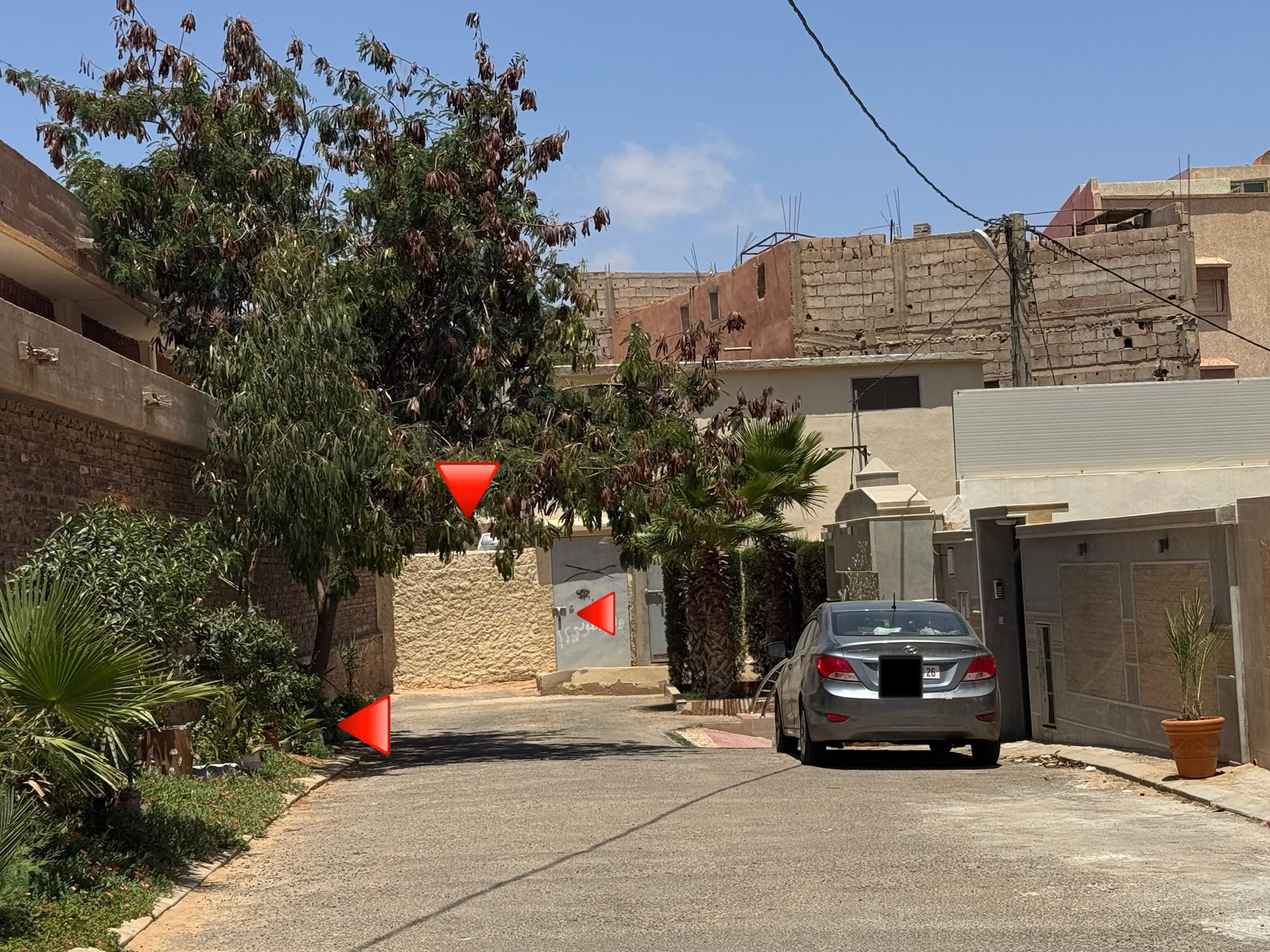 واش هدشي فخبار رئيس جماعة العيون .. واحد النافذ فالعيون بنا فيلا وسد الزنقة بالبريك على الناس، واش هذي سيبة ولا تطاول ؟؟