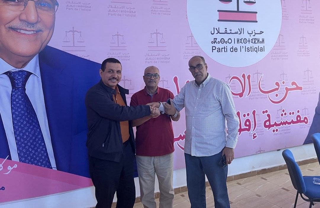 بعد سنوات من القطيعة السياسية .. دار علال الفاسي بجهة الداخلة تلم شمل محمد بوبكر ومبارك حمية .. فهل يعود حزب الاستقلال بالداخلة للصدارة ؟&nbsp;