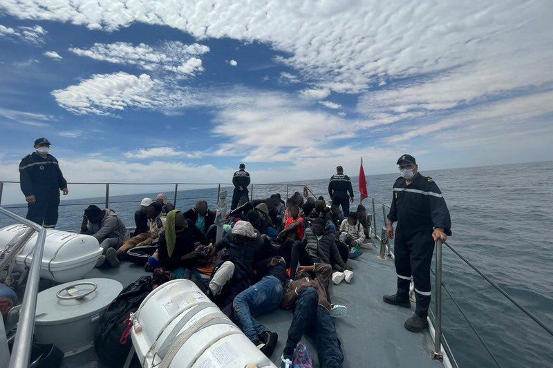 البحرية الملكية تحبط محاولة هجرة غير نظامية لـ201 شخصاً قبالة سواحل الداخلة