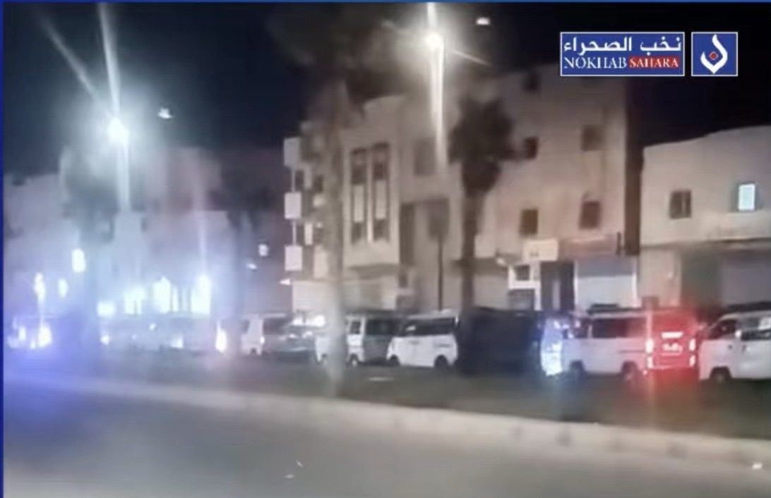 غضب انتخابي بالعيون .. سائقو النقل السري يحتجون أمام مقر حزب الاستقلال للمطالبة بمستحقاتهم المالية