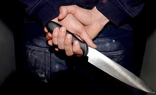 العيون .. توقيف رجل بحي الدويرات بعد الإعتداء على زوجته وابنته بالسكين